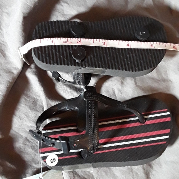 Toddler flip flops with adjustable strap/New w/tag - Picture 3 of 8